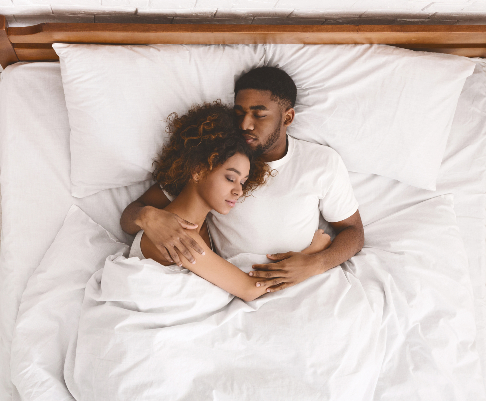 ¿Es mejor dormir solo o acompañado?
