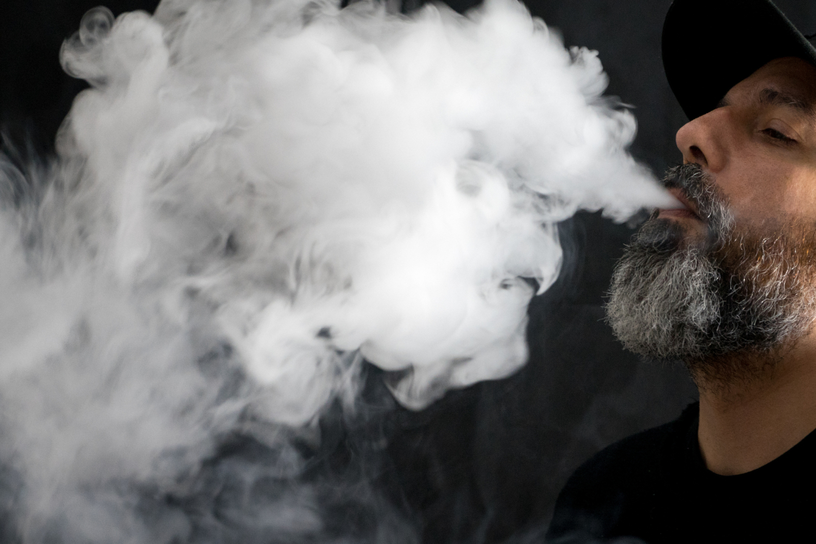 ¿Qué dicen los científicos sobre el vapeo y los cigarrillos electrónicos?