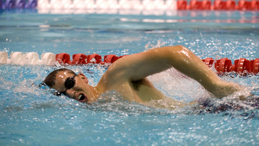 Practicar natación