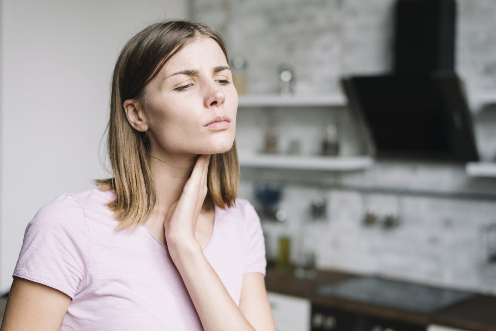 Mujer con irritación de garganta